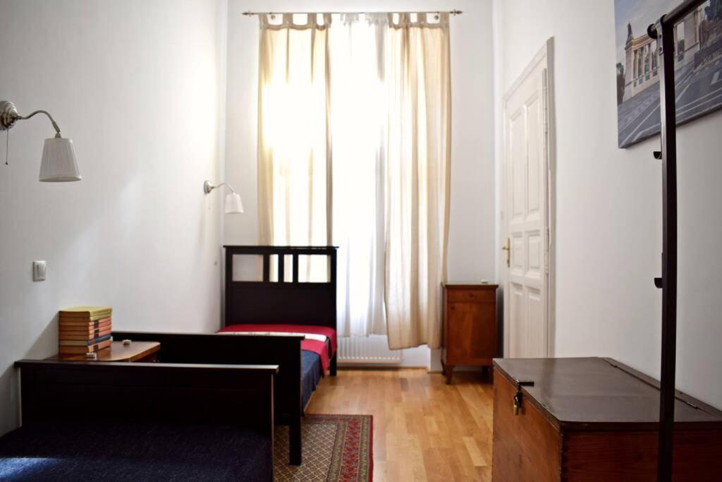 In Historical Building With Free Private Parking Apartamento *