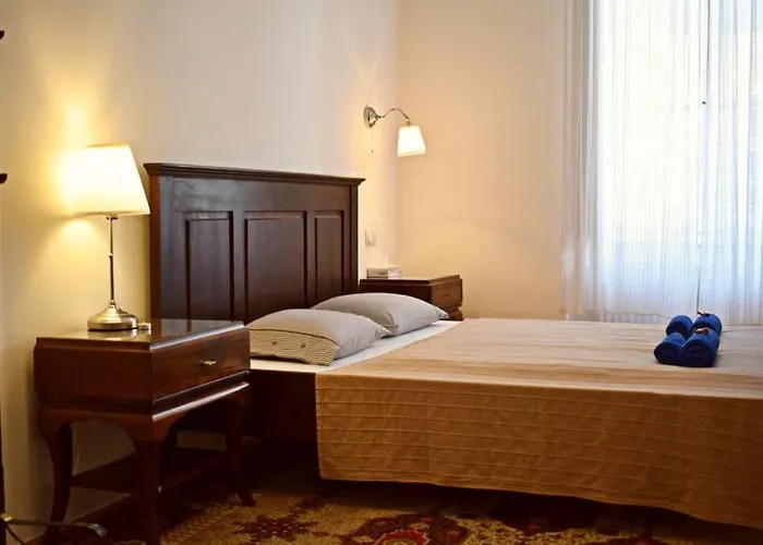 Central Budapest Apartment In Historical Building With Free Private Parking