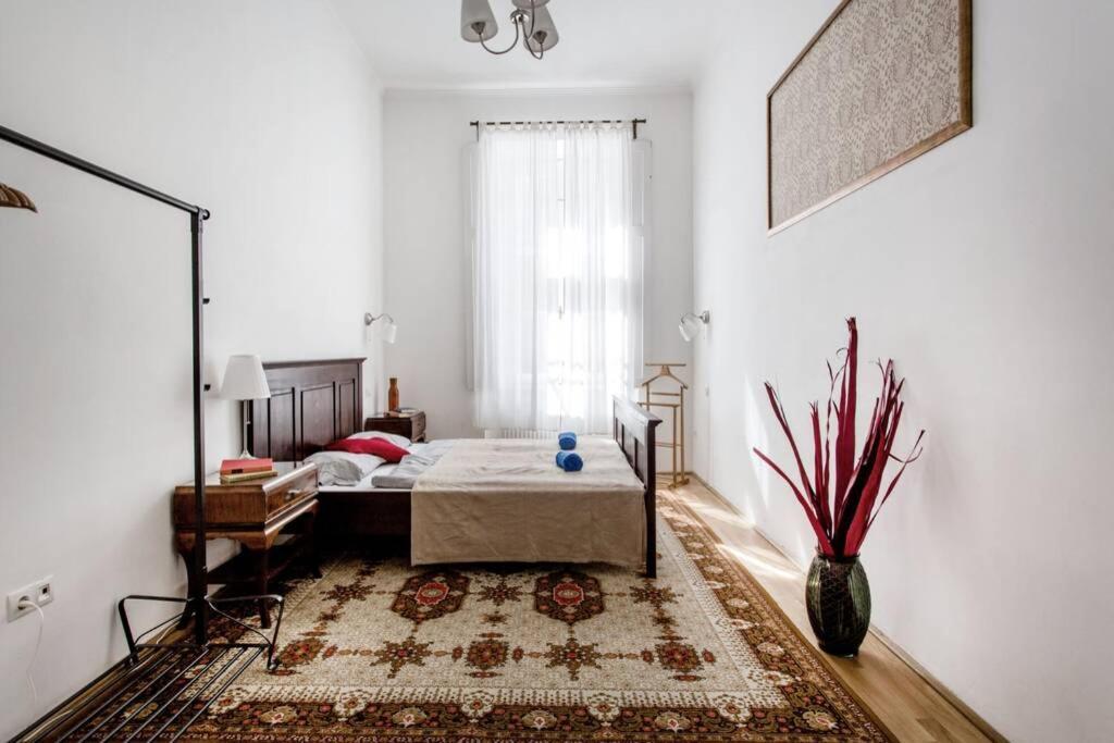 In Historical Building With Free Private Parking